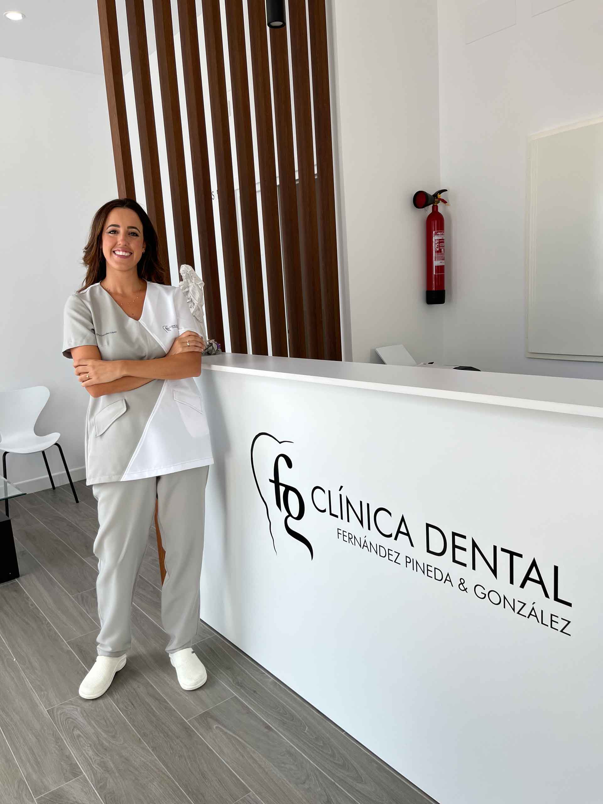 Dentista María González